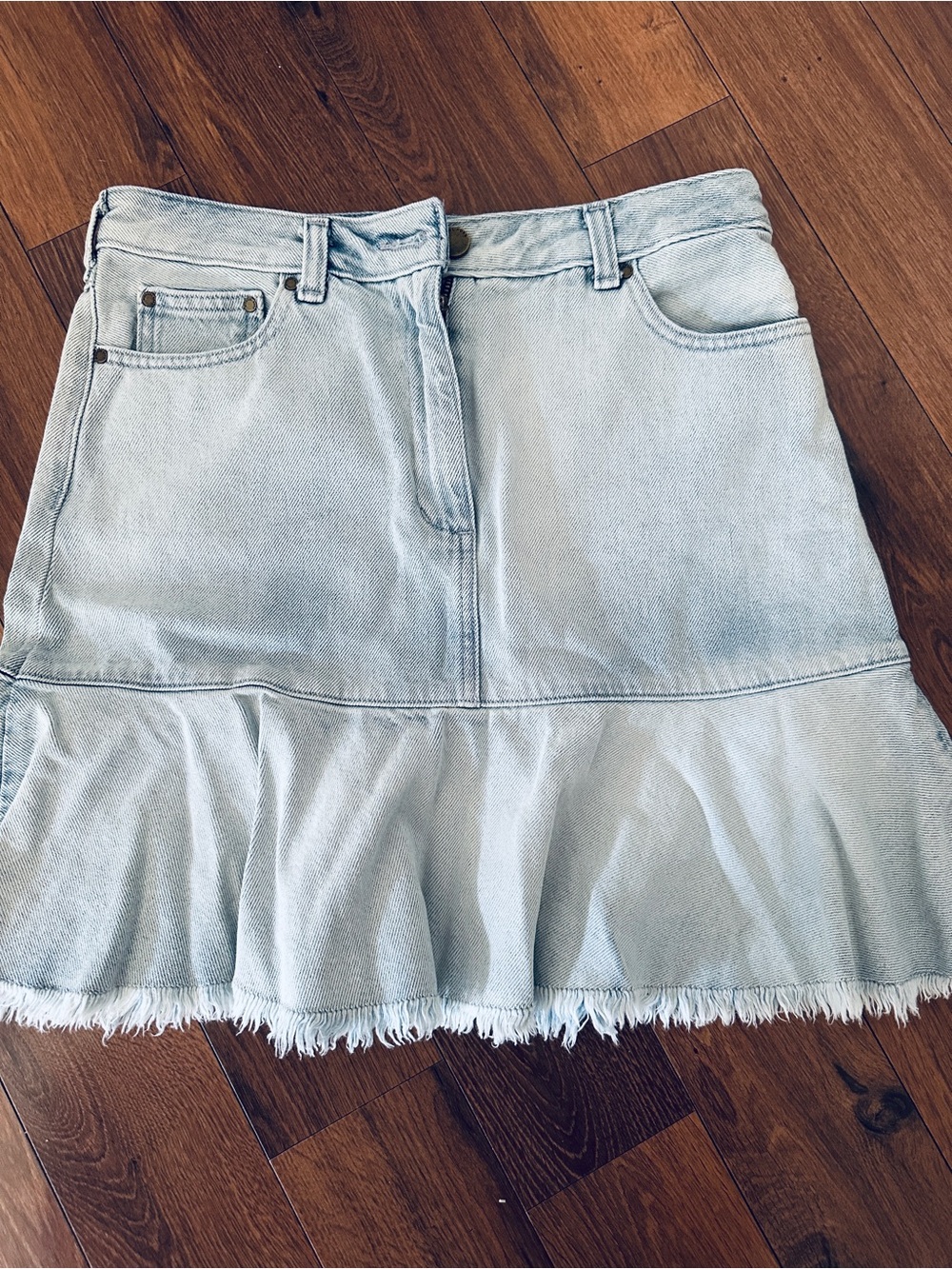 Michael Kors Stone Blue Wash Frayed-hem Flounce Denim Skirt.